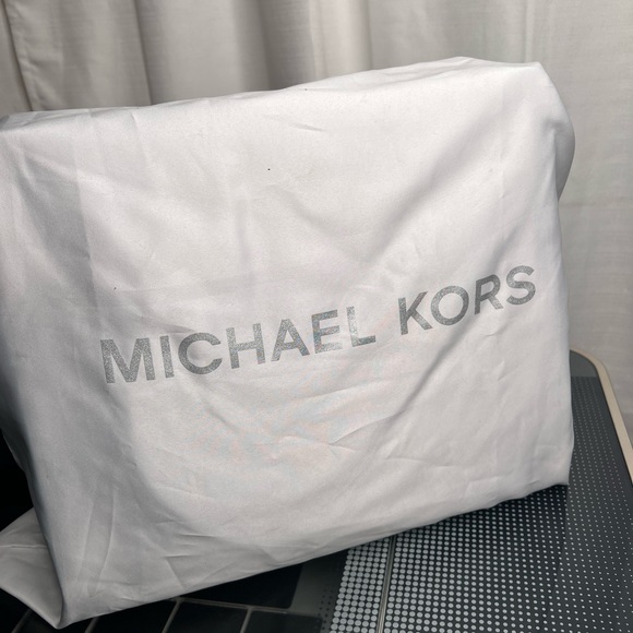 Michael Kors Bag - Picture 5 of 9